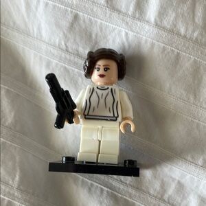 LEGO Disney Star Wars Princess Leia with Black Blaster